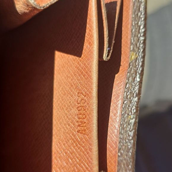 Louis Vuitton wallet - Picture 10 of 10